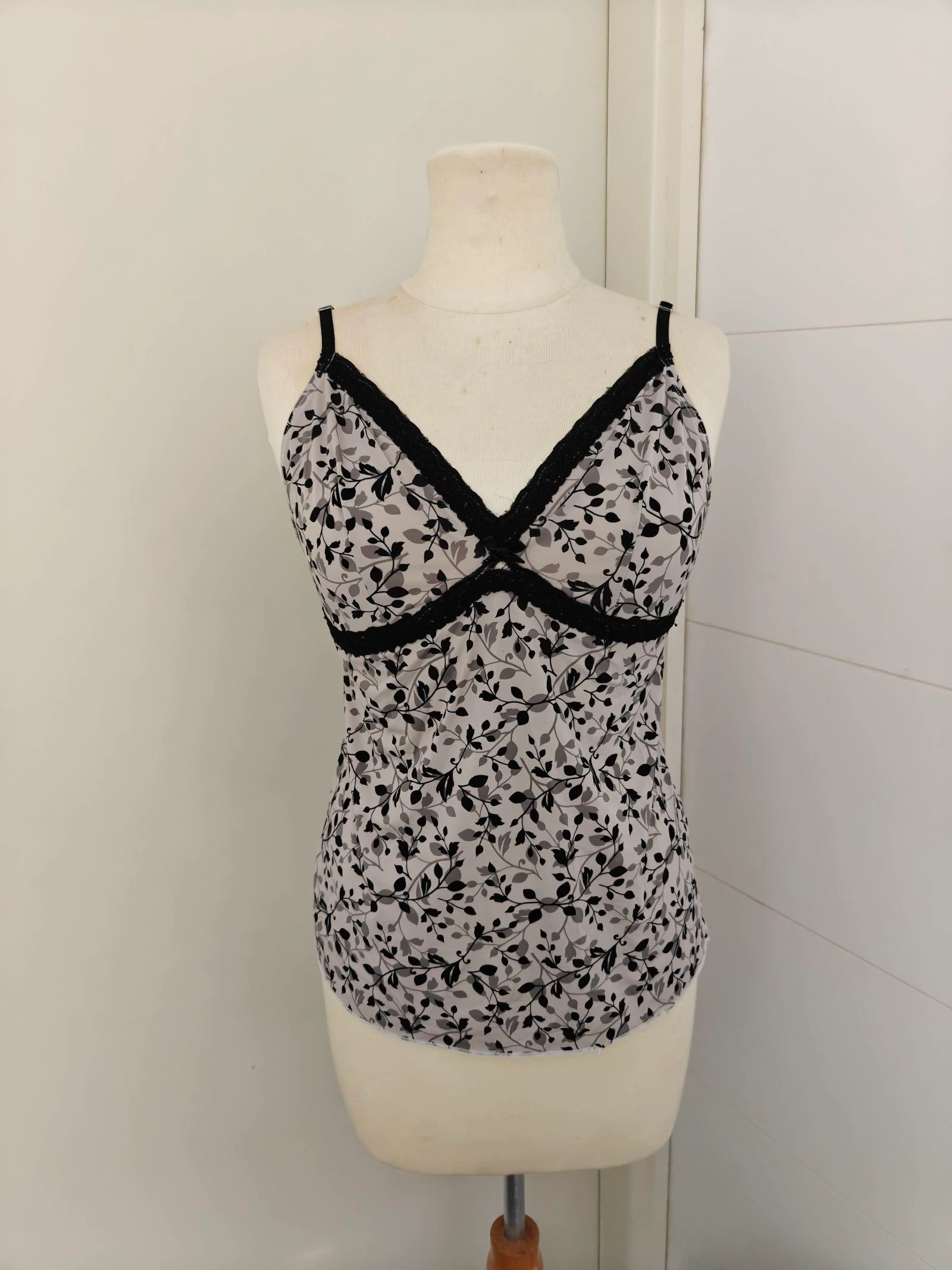 Zwart/wit spaghetti topje van Bershka, maat L